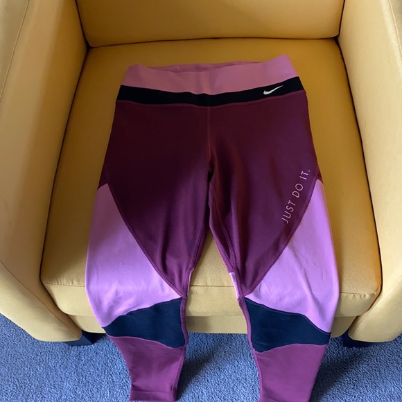 Nike Pants - Nike leggings size small. Barely worn
